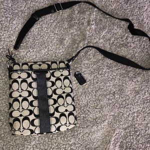 EUC Coach crossbody purse 🖤